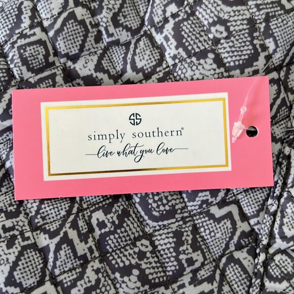 Simply Southern Gray Snakeskin Print Quilted Tote Bag Zipper Bows Travel - Picture 10 of 11